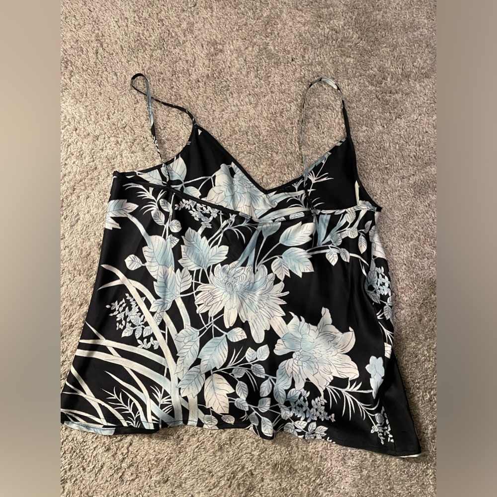 Vintage Y2K floral tank top. Blue, black, and white. Fits size S or M - Picture 2 of 3